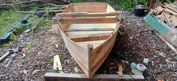 Restoring the width of the boat with temporary support beams on the inside