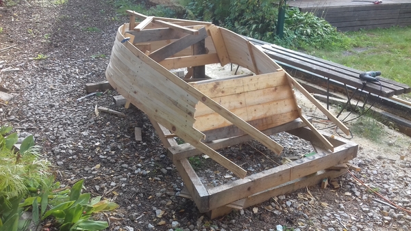 Progress on preparing and dry fitting the planks, starboard side. All done, but the un-uniformness needs to be dealt with.